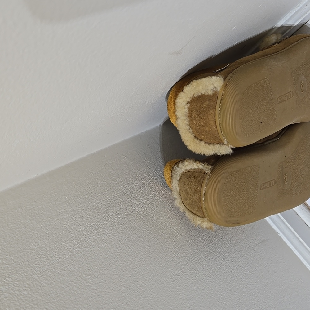 L.L. Bean Men's Moccasin Slippers - Picture 4 of 6